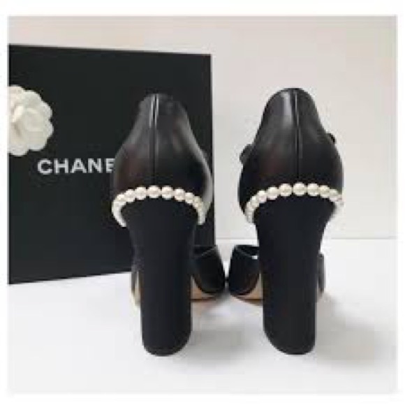 Chanel - Picture 3 of 11